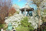 Gartenpavillon im Frühjahr